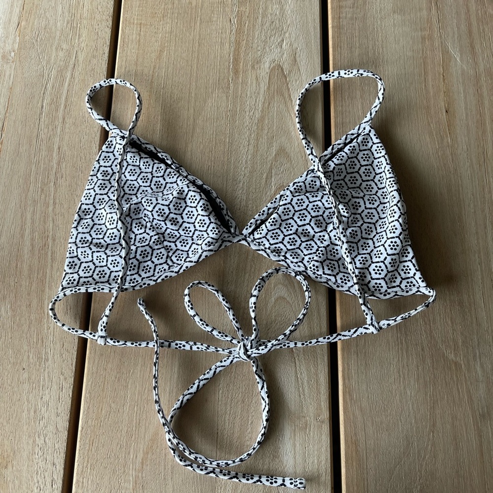NWOT Indah bikini top